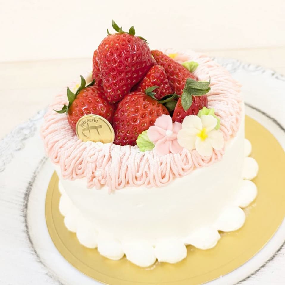 富士市かわいいケーキ屋さんテテの苺ミルクホールケーキ